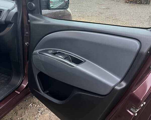 Коричневий Фіат Добло, об'ємом двигуна 1.37 л та пробігом 195 тис. км за 6600 $, фото 7 на Automoto.ua