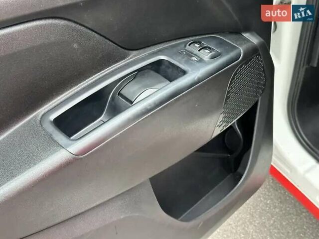 Красный Фиат Добло, объемом двигателя 1.25 л и пробегом 207 тыс. км за 7200 $, фото 10 на Automoto.ua