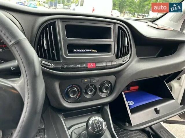 Красный Фиат Добло, объемом двигателя 1.25 л и пробегом 207 тыс. км за 7200 $, фото 16 на Automoto.ua