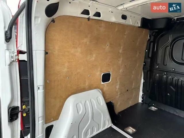 Красный Фиат Добло, объемом двигателя 1.25 л и пробегом 207 тыс. км за 7200 $, фото 19 на Automoto.ua