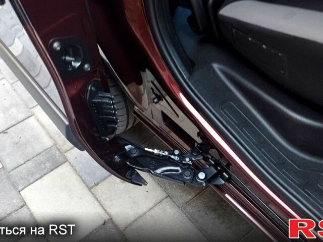 Красный Фиат Добло, объемом двигателя 1.4 л и пробегом 75 тыс. км за 11900 $, фото 6 на Automoto.ua