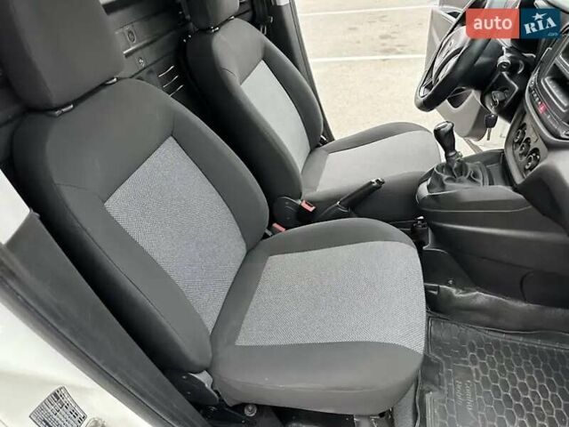 Красный Фиат Добло, объемом двигателя 1.25 л и пробегом 207 тыс. км за 7200 $, фото 12 на Automoto.ua