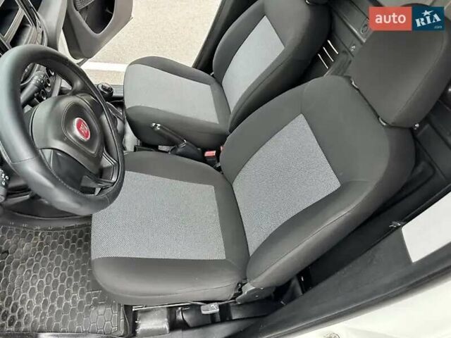 Красный Фиат Добло, объемом двигателя 1.25 л и пробегом 207 тыс. км за 7200 $, фото 9 на Automoto.ua