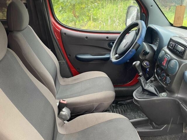 Красный Фиат Добло, объемом двигателя 1.2 л и пробегом 325 тыс. км за 2500 $, фото 4 на Automoto.ua