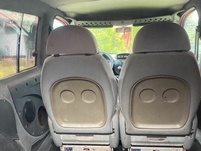 Красный Фиат Добло, объемом двигателя 1.2 л и пробегом 325 тыс. км за 2500 $, фото 6 на Automoto.ua