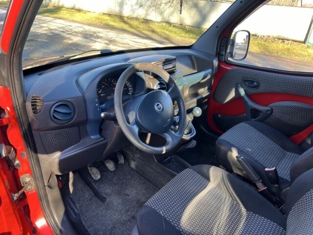 Красный Фиат Добло, объемом двигателя 1.9 л и пробегом 215 тыс. км за 2150 $, фото 15 на Automoto.ua