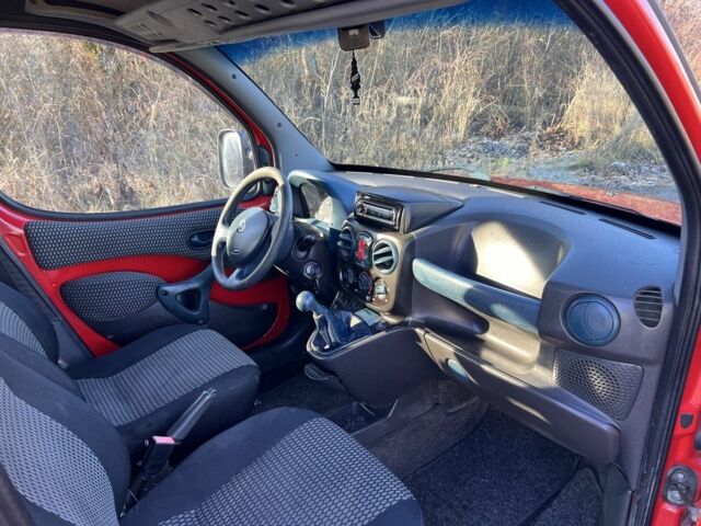 Красный Фиат Добло, объемом двигателя 1.9 л и пробегом 215 тыс. км за 2150 $, фото 12 на Automoto.ua