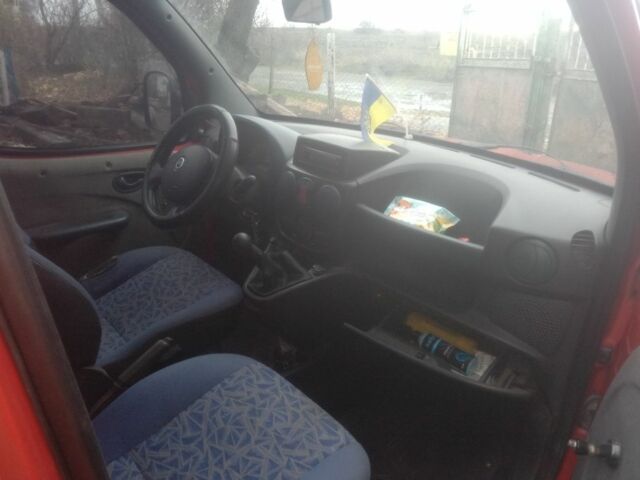 Красный Фиат Добло, объемом двигателя 1 л и пробегом 200 тыс. км за 1894 $, фото 4 на Automoto.ua