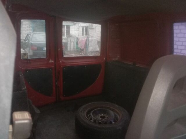 Красный Фиат Добло, объемом двигателя 1 л и пробегом 200 тыс. км за 1894 $, фото 5 на Automoto.ua