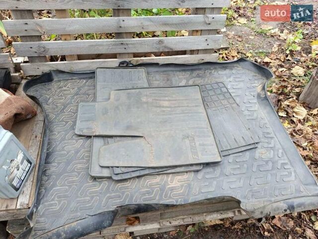 Красный Фиат Добло, объемом двигателя 1.91 л и пробегом 330 тыс. км за 3800 $, фото 15 на Automoto.ua