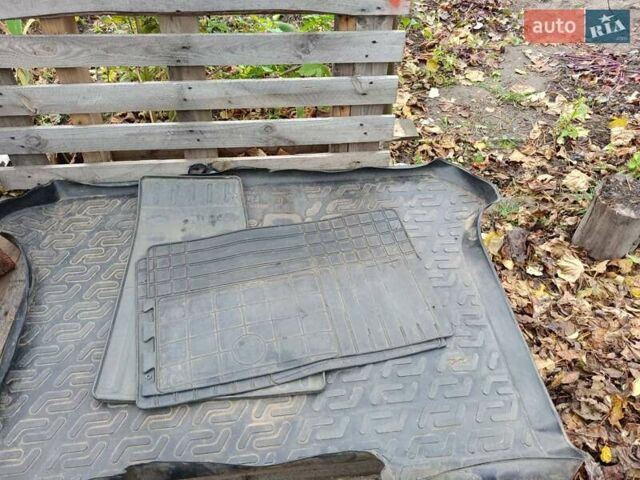 Красный Фиат Добло, объемом двигателя 1.91 л и пробегом 330 тыс. км за 3800 $, фото 16 на Automoto.ua