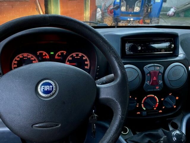 Красный Фиат Добло, объемом двигателя 1.3 л и пробегом 2 тыс. км за 4600 $, фото 2 на Automoto.ua