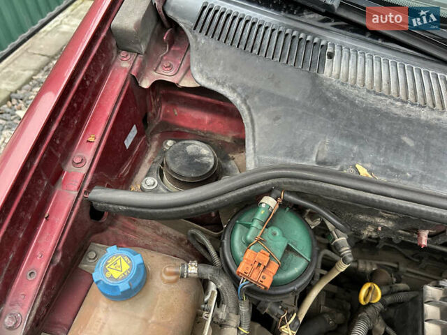 Красный Фиат Добло, объемом двигателя 1.3 л и пробегом 280 тыс. км за 5200 $, фото 14 на Automoto.ua