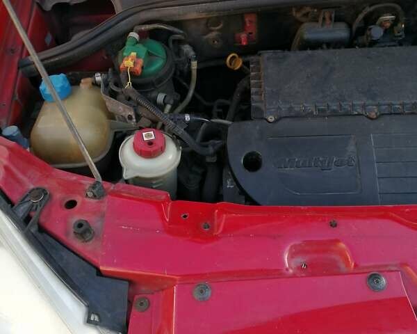 Красный Фиат Добло, объемом двигателя 1.3 л и пробегом 196 тыс. км за 5100 $, фото 4 на Automoto.ua