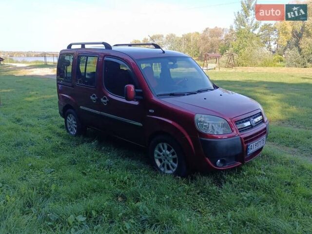 Красный Фиат Добло, объемом двигателя 1.37 л и пробегом 139 тыс. км за 5500 $, фото 1 на Automoto.ua