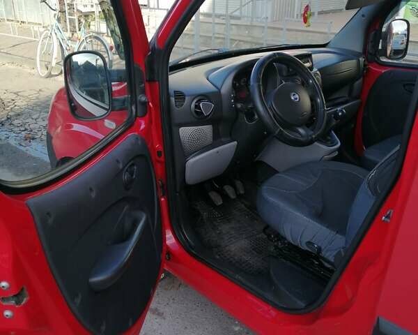 Красный Фиат Добло, объемом двигателя 1.3 л и пробегом 196 тыс. км за 5100 $, фото 5 на Automoto.ua
