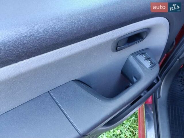 Красный Фиат Добло, объемом двигателя 1.37 л и пробегом 139 тыс. км за 5500 $, фото 16 на Automoto.ua