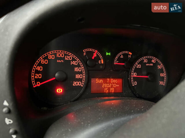 Красный Фиат Добло, объемом двигателя 1.3 л и пробегом 280 тыс. км за 5200 $, фото 11 на Automoto.ua
