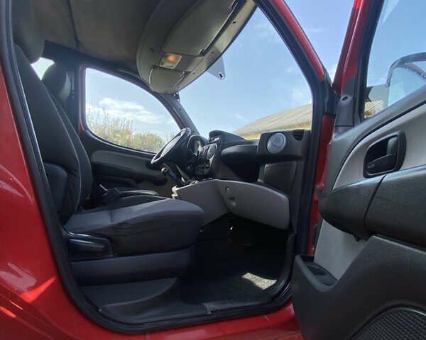 Красный Фиат Добло, объемом двигателя 1.2 л и пробегом 350 тыс. км за 3500 $, фото 7 на Automoto.ua