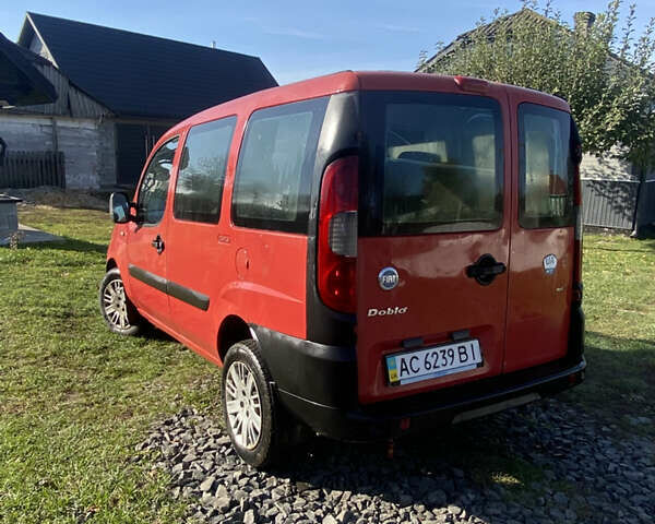 Красный Фиат Добло, объемом двигателя 1.2 л и пробегом 350 тыс. км за 3500 $, фото 4 на Automoto.ua