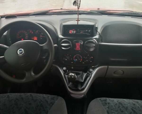 Красный Фиат Добло, объемом двигателя 1.9 л и пробегом 327 тыс. км за 4950 $, фото 13 на Automoto.ua