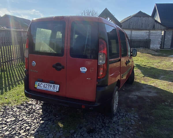 Красный Фиат Добло, объемом двигателя 1.2 л и пробегом 350 тыс. км за 3500 $, фото 3 на Automoto.ua