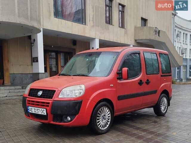 Красный Фиат Добло, объемом двигателя 1.3 л и пробегом 299 тыс. км за 6000 $, фото 4 на Automoto.ua