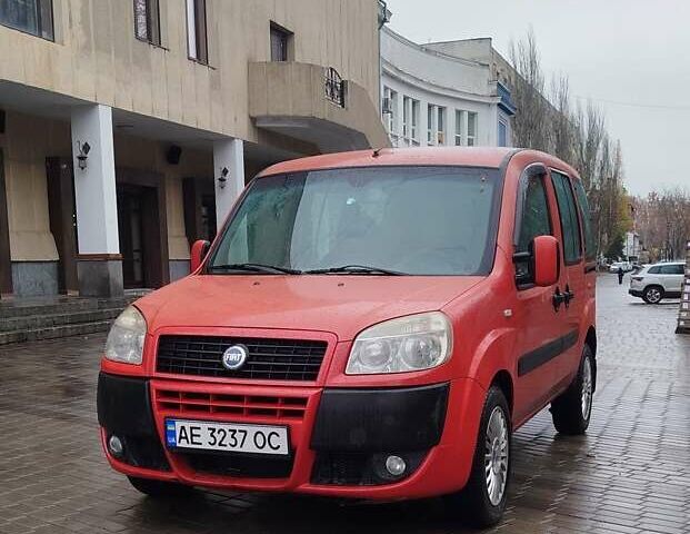 Красный Фиат Добло, объемом двигателя 1.3 л и пробегом 299 тыс. км за 6000 $, фото 3 на Automoto.ua