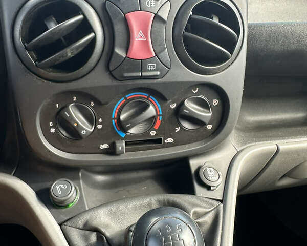 Червоний Фіат Добло, об'ємом двигуна 1.9 л та пробігом 196 тис. км за 2990 $, фото 11 на Automoto.ua