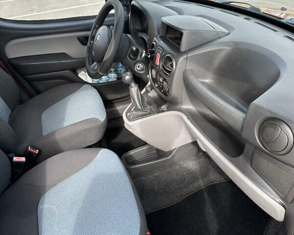 Червоний Фіат Добло, об'ємом двигуна 1.9 л та пробігом 196 тис. км за 2990 $, фото 8 на Automoto.ua