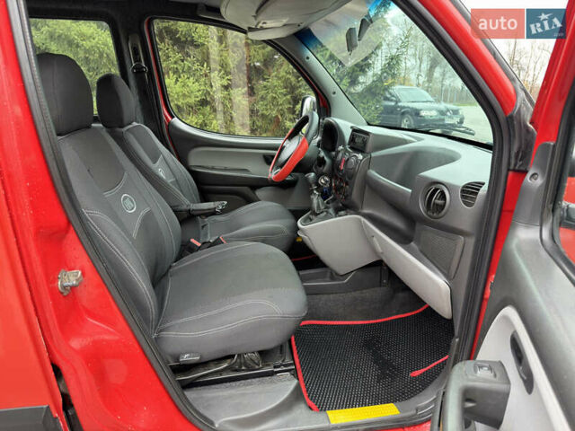 Красный Фиат Добло, объемом двигателя 1.6 л и пробегом 350 тыс. км за 3700 $, фото 14 на Automoto.ua