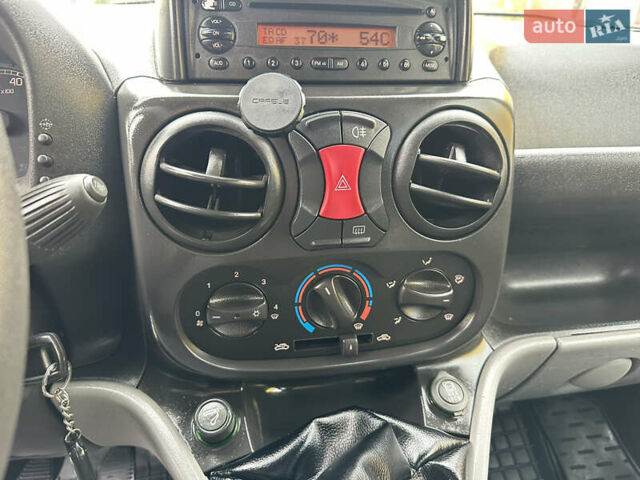 Червоний Фіат Добло, об'ємом двигуна 1.9 л та пробігом 187 тис. км за 6500 $, фото 11 на Automoto.ua