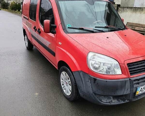 Красный Фиат Добло, объемом двигателя 1.4 л и пробегом 184 тыс. км за 5800 $, фото 2 на Automoto.ua