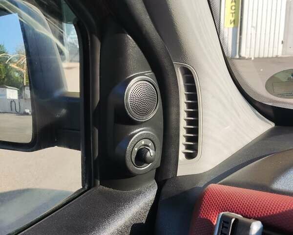 Красный Фиат Добло, объемом двигателя 1.6 л и пробегом 271 тыс. км за 7500 $, фото 27 на Automoto.ua