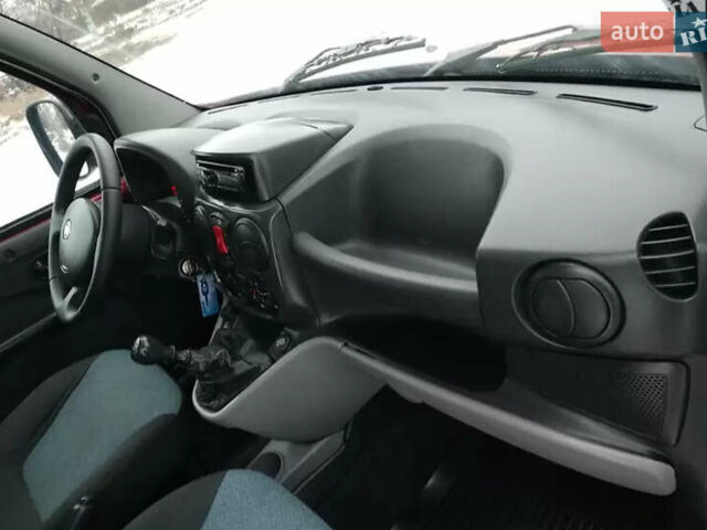 Красный Фиат Добло, объемом двигателя 1.4 л и пробегом 205 тыс. км за 7000 $, фото 2 на Automoto.ua