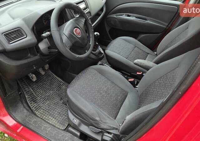 Красный Фиат Добло, объемом двигателя 1.25 л и пробегом 250 тыс. км за 4200 $, фото 2 на Automoto.ua