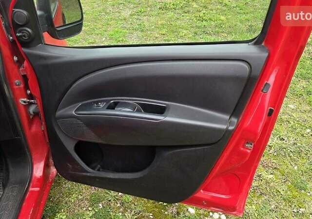 Красный Фиат Добло, объемом двигателя 1.25 л и пробегом 250 тыс. км за 4200 $, фото 18 на Automoto.ua