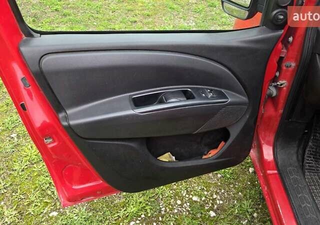 Красный Фиат Добло, объемом двигателя 1.25 л и пробегом 250 тыс. км за 4200 $, фото 10 на Automoto.ua