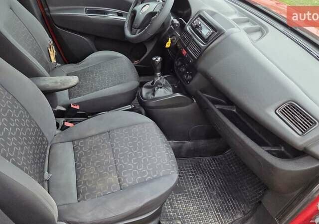 Красный Фиат Добло, объемом двигателя 1.25 л и пробегом 250 тыс. км за 4200 $, фото 12 на Automoto.ua