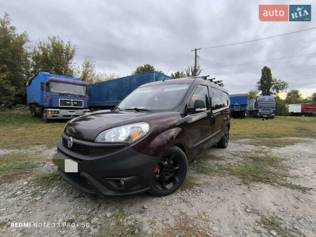 Красный Фиат Добло, объемом двигателя 1.6 л и пробегом 220 тыс. км за 10500 $, фото 13 на Automoto.ua