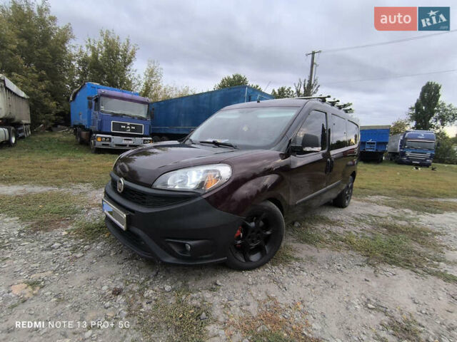 Красный Фиат Добло, объемом двигателя 1.6 л и пробегом 220 тыс. км за 10500 $, фото 3 на Automoto.ua