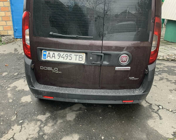 Красный Фиат Добло, объемом двигателя 1.6 л и пробегом 220 тыс. км за 10500 $, фото 2 на Automoto.ua