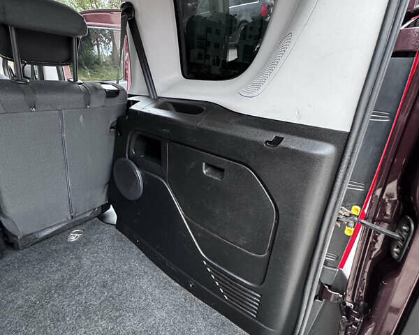 Красный Фиат Добло, объемом двигателя 1.25 л и пробегом 260 тыс. км за 8700 $, фото 19 на Automoto.ua
