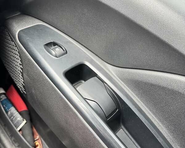 Червоний Фіат Добло, об'ємом двигуна 1.37 л та пробігом 245 тис. км за 10499 $, фото 14 на Automoto.ua