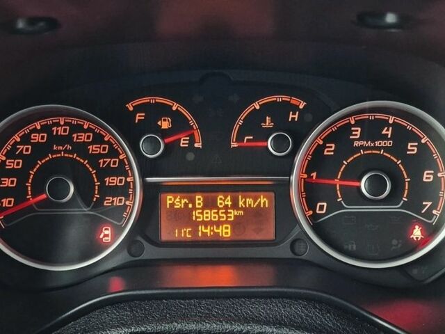 Красный Фиат Добло, объемом двигателя 1.6 л и пробегом 158 тыс. км за 9200 $, фото 21 на Automoto.ua