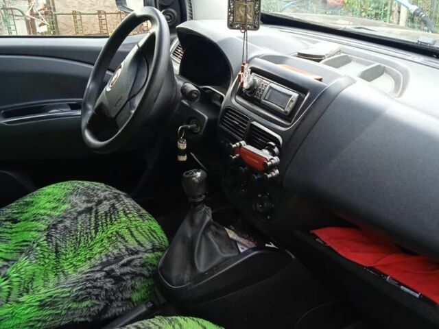 Красный Фиат Добло, объемом двигателя 0 л и пробегом 58 тыс. км за 4000 $, фото 4 на Automoto.ua