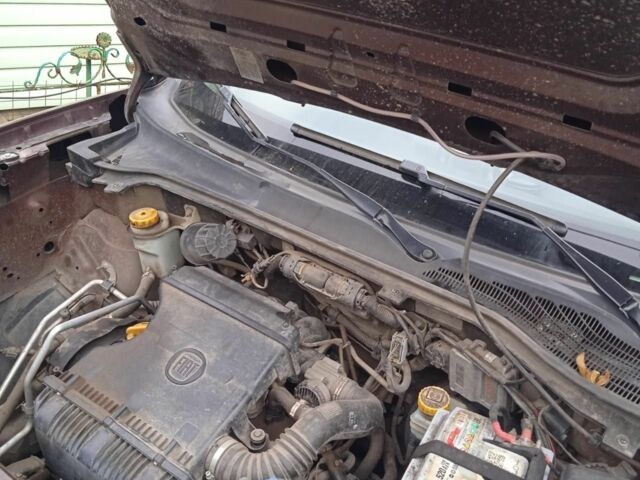 Красный Фиат Добло, объемом двигателя 0 л и пробегом 58 тыс. км за 4000 $, фото 5 на Automoto.ua