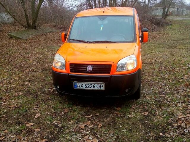 Желтый Фиат Добло, объемом двигателя 1.2 л и пробегом 187 тыс. км за 5200 $, фото 1 на Automoto.ua