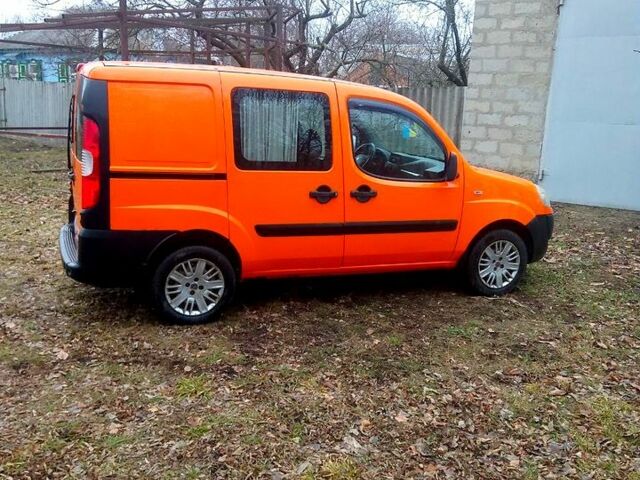 Желтый Фиат Добло, объемом двигателя 1.2 л и пробегом 187 тыс. км за 5200 $, фото 7 на Automoto.ua