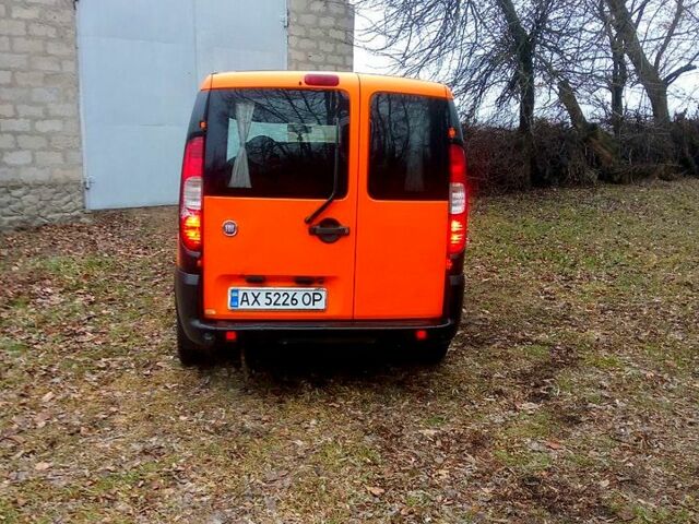 Желтый Фиат Добло, объемом двигателя 1.2 л и пробегом 187 тыс. км за 5200 $, фото 4 на Automoto.ua